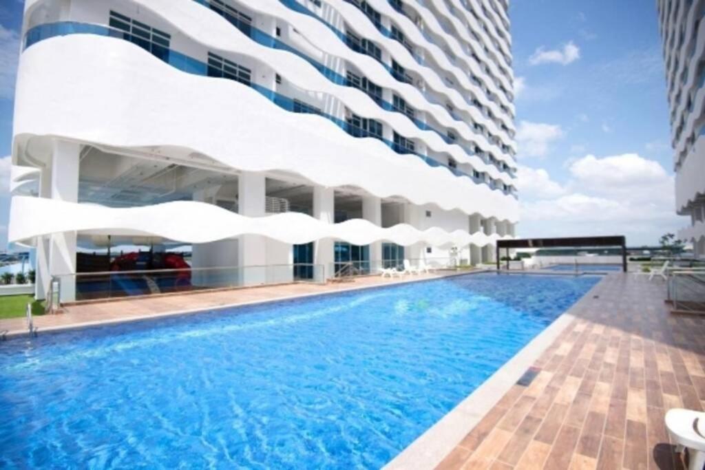 The Wave - Kota Laksamana -- Pool View -- 6 Pax Lägenhet Malacca Exteriör bild