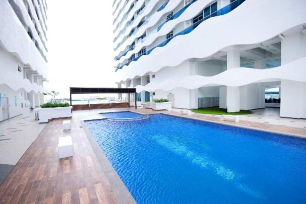 The Wave - Kota Laksamana -- Pool View -- 6 Pax Lägenhet Malacca Exteriör bild